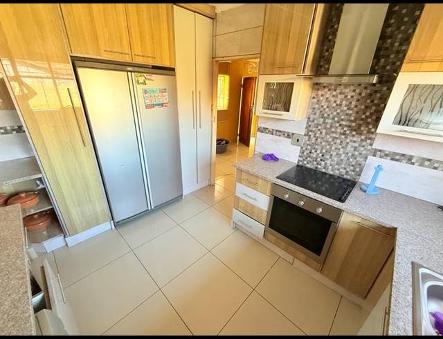 3 BEDROOM HOUSE FOR SALE IN VANDERBIJLPARK CW 4